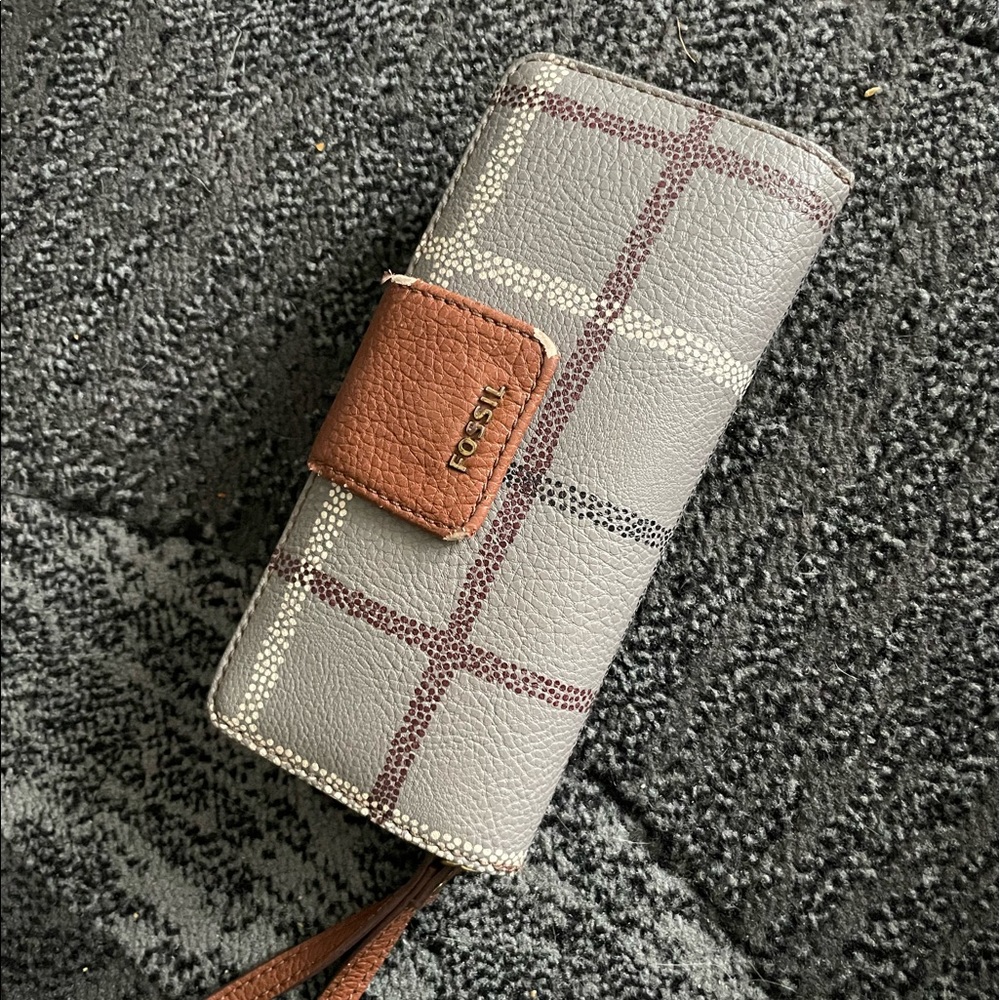 Fossil Madison Zippered Clutch
